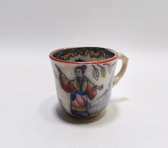 İÇİ VE DIŞI EL BOYAMA İŞÇİLİKLİ NADİR ÇİN KAHVE FİNCANI