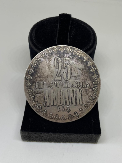 1973 ORJİNAL KUTUSUNDA AKBANK 25. YIL GÜMÜŞ MADALYON