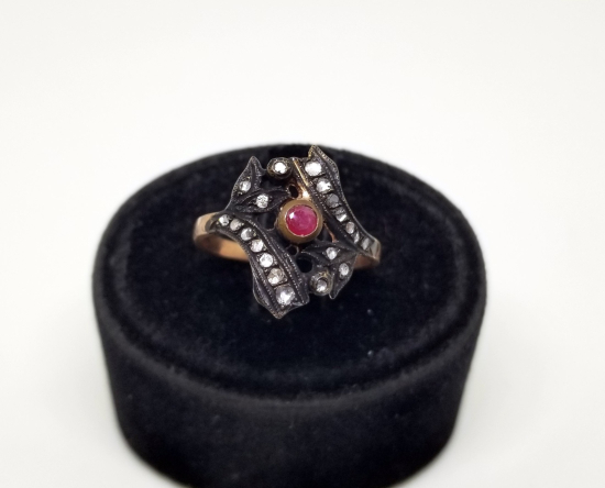 ELMAS VE YAKUT TAŞLI SARMAŞIK MODELİ YÜZÜK