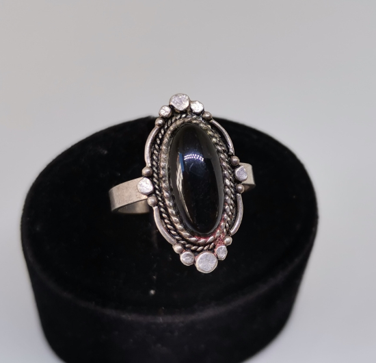 GRANAT TAŞLI GÜMÜŞ YÜZÜK