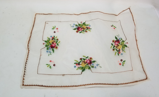 OSMANLI DÖNEMİ İPEK ÜZERİ KANAVİÇE İŞÇİLİKLİ RUM RUNNER - MASA ÖRTÜSÜ