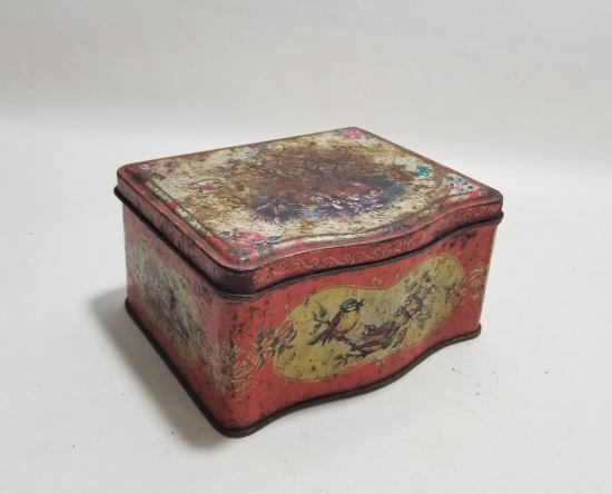 ANTİKA DİKİŞ İPLERİ KUTUSU