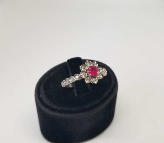 PIRLANTA VE YAKUT TAŞLI GÜNEŞ MODEL YÜZÜK