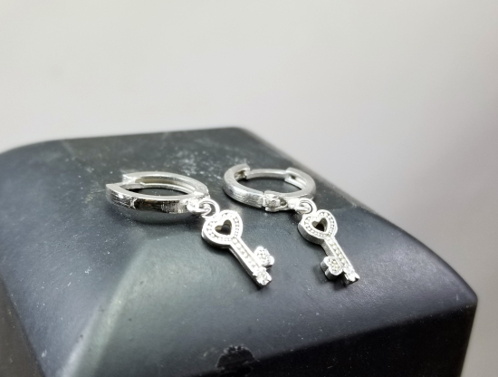 PIRLANTA TAŞLI ÖZEL YAPIM KÜPE