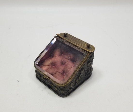 KABARTMA İŞÇİLİKLİ NADİR FORMDA ŞEYTANLI PRİOR CEP SAATİ STANDI