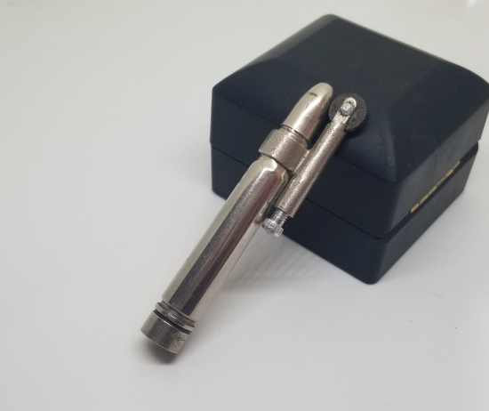 MAVZER MERMİSİ FORMUNDA YAPILMIŞ ANTİKA SUBAY ÇAKMAĞI