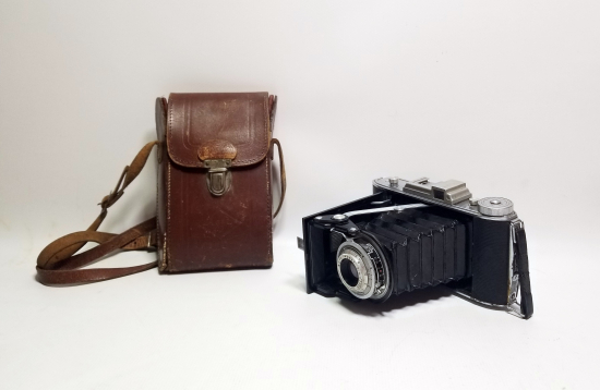 ORİJİNAL KILIFINDA ANTİKA KÖRÜKLÜ FOTOĞRAF MAKİNESİ