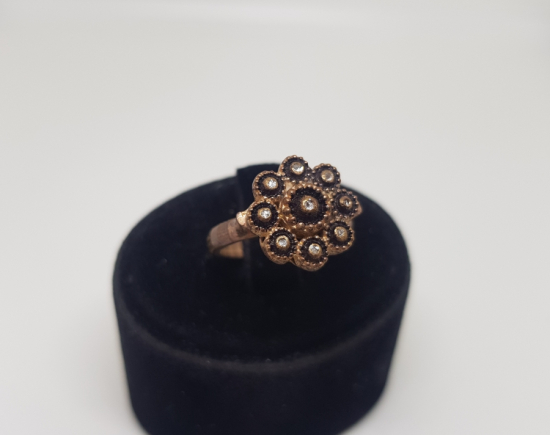 ELMAS TAŞLI PAPATYA MODEL YÜZÜK