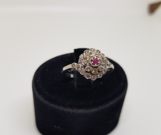 PIRLANTA VE YAKUT TAŞLI DÖNERLİ MODEL YÜZÜK