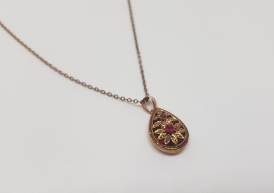 ÇİÇEKLİ MODEL ELMAS VE AMETİST TAŞLI KOLYE