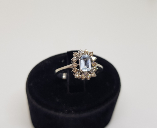 PIRLANTA TAŞLARLA SÜSLÜ BAGET MODELİ YÜZÜK