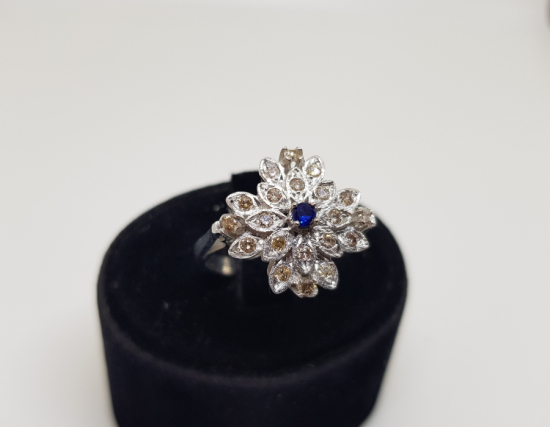 BÜYÜK YAPRAK MODELİ PIRLANTA VE SAFİR TAŞLI YÜZÜK