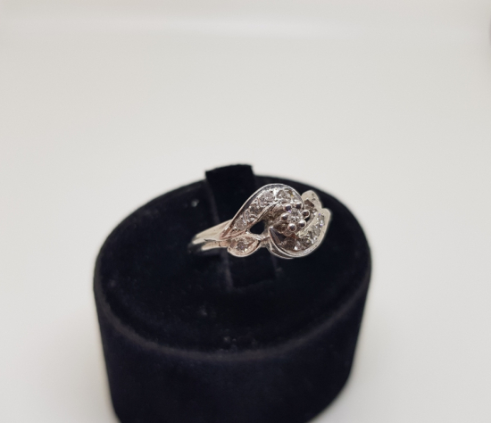 SONSUZLUK MODELİ PIRLANTA TAŞLI YÜZÜK