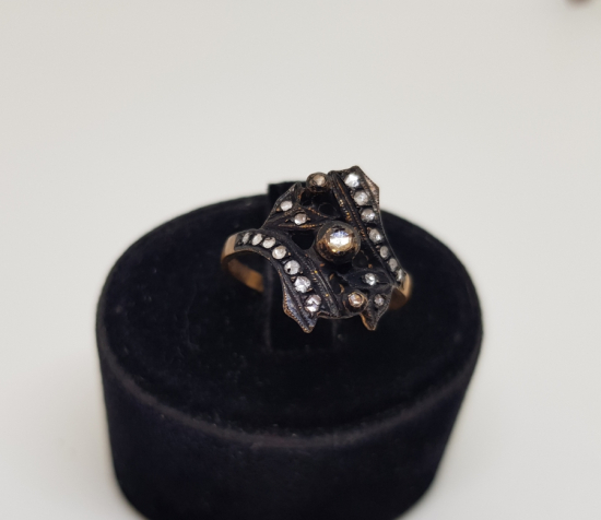 GİRİTLİ MODELİ ELMAS TAŞLI YÜZÜK