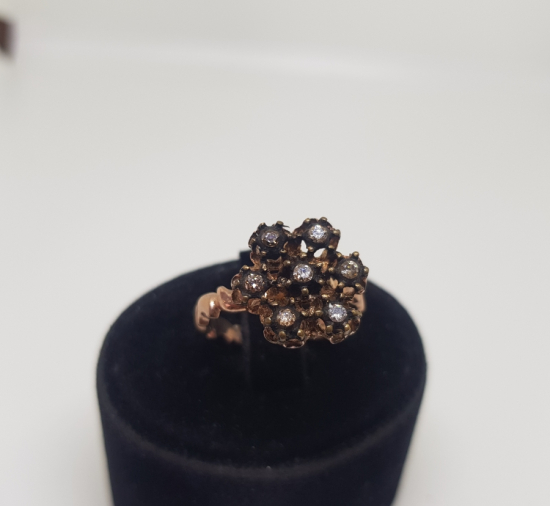 KAR TANESİ FORMUNDA YAPILMIŞ ELMAS YÜZÜK