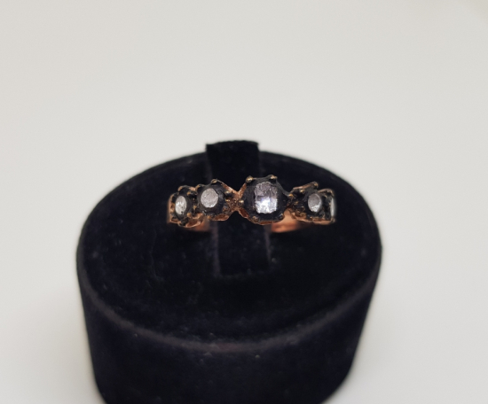 ELMAS TAŞLI BEŞTAŞLI MODEL YÜZÜK