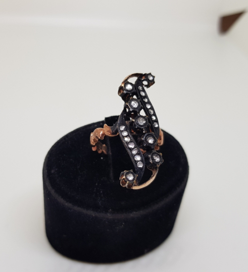 GİRİT MEKİĞİ MODELİ ELMAS TAŞLI YÜZÜK