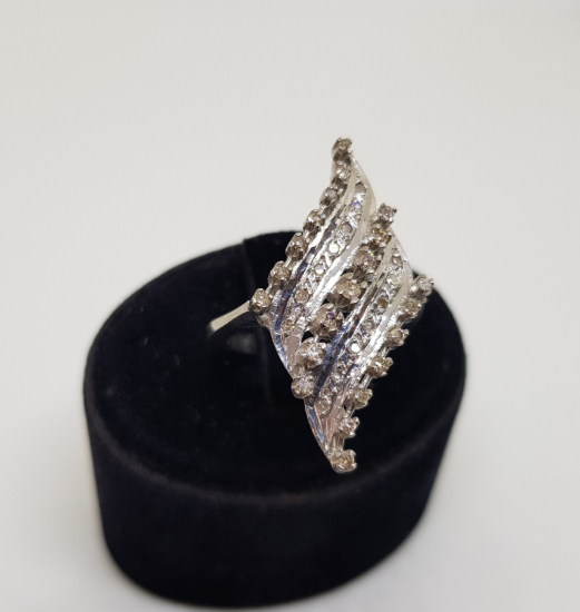 BÜYÜK TARAK MODELİ PIRLANTA TAŞLI YÜZÜK