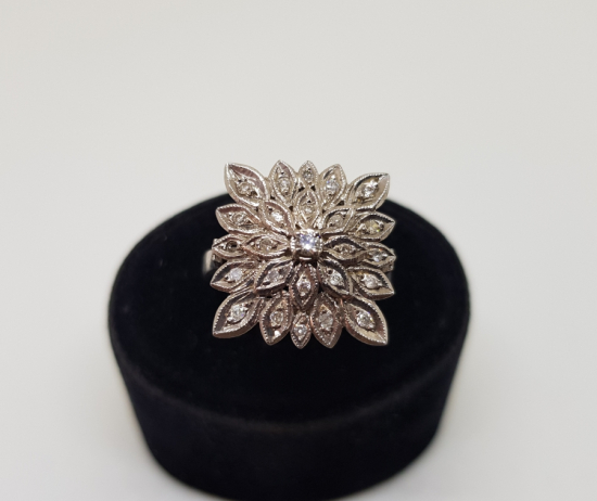 YAPRAKLI MODEL BÜYÜK BOY PIRLANTA TAŞLI KARE YÜZÜK