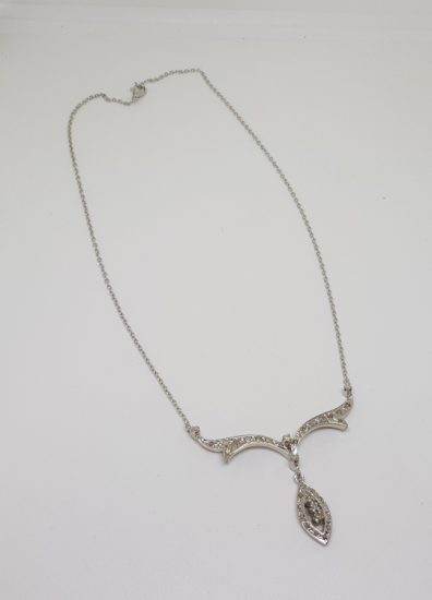 DALLI MEKİK MODELİ PIRLANTA TAŞLI GERDANLIK