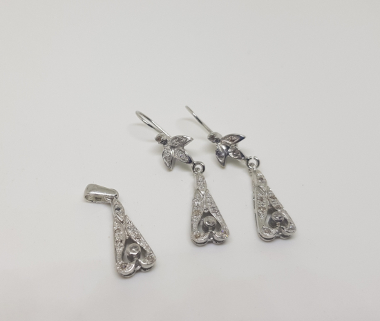 PIRLANTA TAŞLARLA SÜSLÜ KOLYE KÜPE TAKIMI