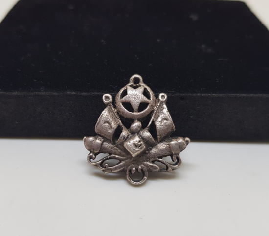 AY YILDIZLI VE MEŞRUTİYET SANCAKLI OSMANLI DÖNEMİ GÜMÜŞ KOLYE UCU