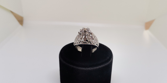 DİK SARMAŞIK MODELİ PIRLANTA TAŞLI YÜZÜK