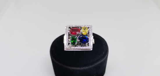 RENK CÜMBÜŞÜ MODEL PIRLANTA YÜZÜK