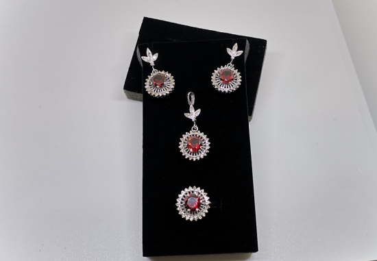 PIRLANTA VE GARNET TAŞLI ÜÇLÜ SET