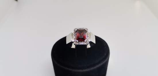 PIRLANTA VE YAKUT TAŞLI BÜYÜK BAGET YÜZÜK