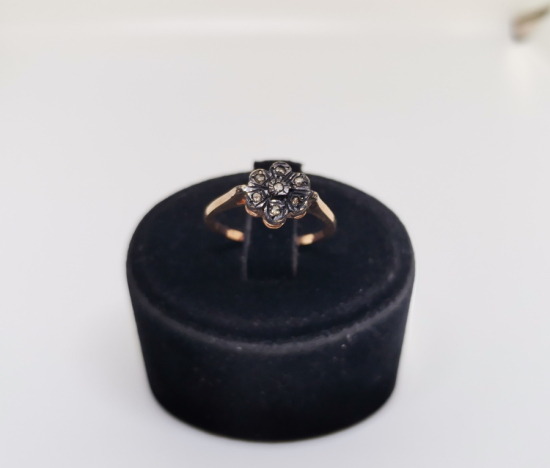 GONCA MODELİ ELMAS TAŞLI YÜZÜK