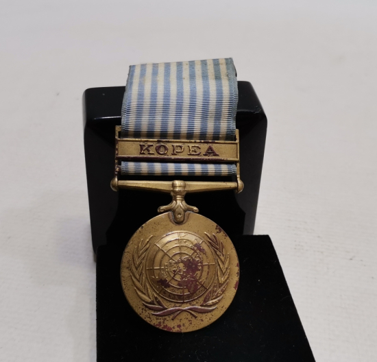 ORİJİNAL ASKISIYLA RUMCA YAZILI ÇOK NADİR KORE SAVAŞI MADALYASI