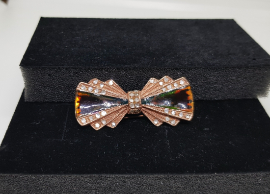 ELMAS TAŞLI VE MİNE İŞÇİLİKLİ PAPYON MODEL BROŞ