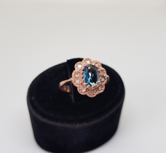 SAFİR VE ELMAS TAŞLI PAPATYA MODEL YÜZÜK