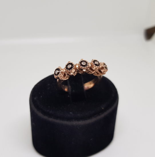 BEŞTAŞLI ELMASLI YÜZÜK