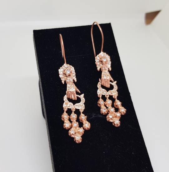 HANIMELİ MODELİ ELMAS TAŞLI KÜPE