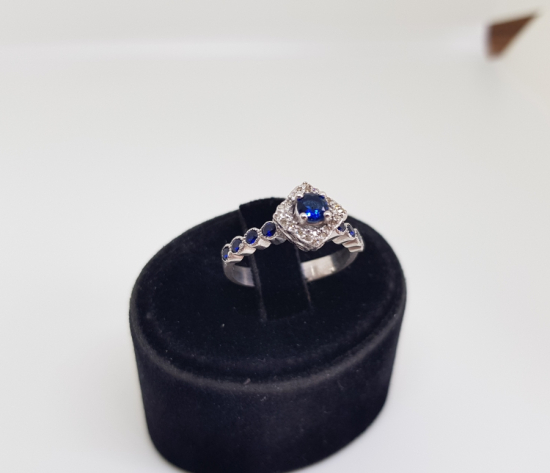 PIRLANTA VE SAFİR TAŞLI KARE MODEL YÜZÜK