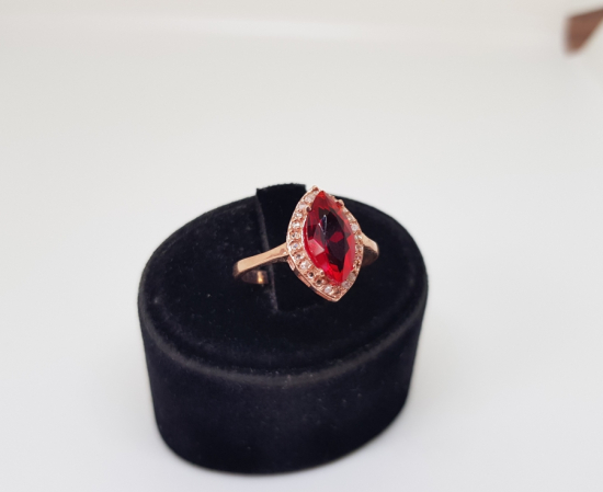 AVRUPA DAMLA MEKİK MODELİ PIRLANTA TAŞLI YÜZÜK