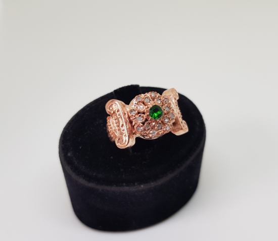 ZÜMRÜT VE ELMAS TAŞLI KOÇBAŞI MODELİ YÜZÜK