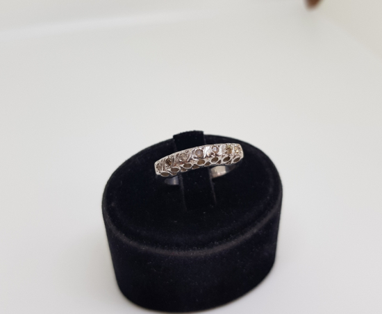 YEDİTAŞ MODELİ PIRLANTA TAŞLI YÜZÜK