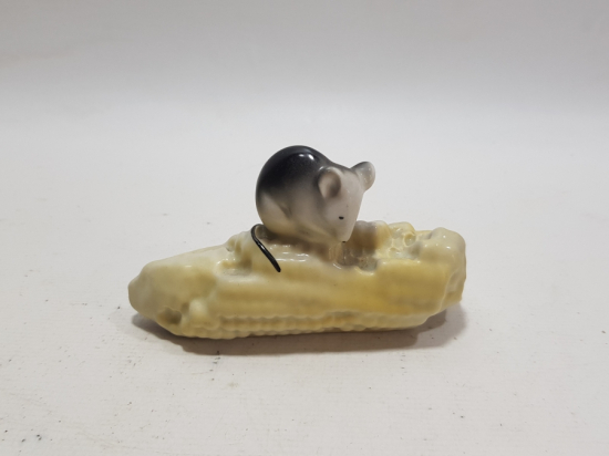 MISIR YİYEN FARE TEMALI ANTİKA PORSELEN BİBLO