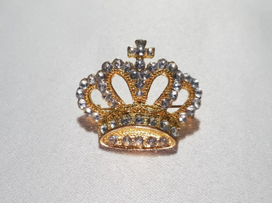 ZİRKON TAŞLARLA SÜSLÜ HAÇLI KRALİYET ARMASI