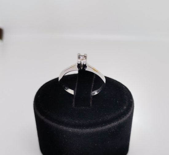 TEK TAŞ MODELLİ PIRLANTA YÜZÜK