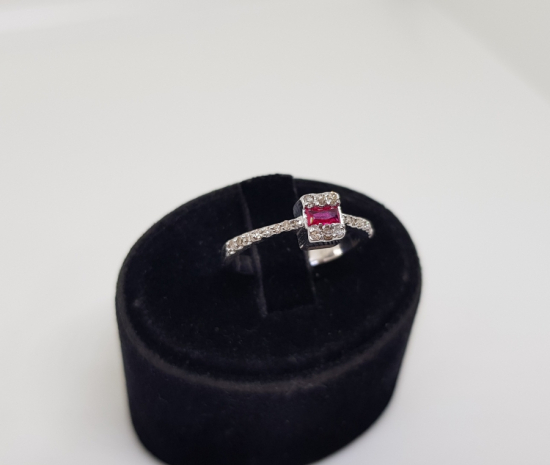 PIRLANTA VE YAKUT TAŞLI MİNİ BAGET MODEL YÜZÜK