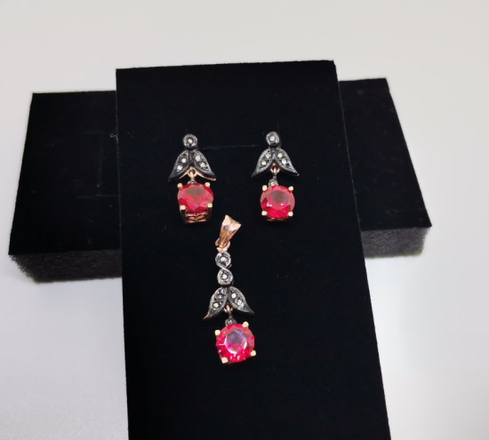 ELMAS VE GARNET TAŞLI KOLYE KÜPE TAKIMI