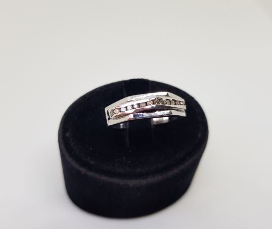 YARIM TAM TUR NAR MODELİ PIRLANTA TAŞLI YÜZÜK