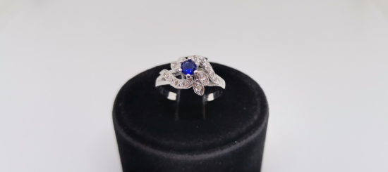 SAFİR VE PIRLANTA TAŞLI DAĞ ÇİÇEĞİ MODELİ YÜZÜK