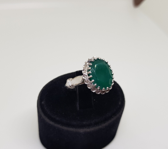 ZÜMRÜT VE PIRLANTA TAŞLI GÜNEŞ MODEL YÜZÜK