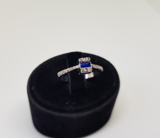 PIRLANTA VE SAFİR TAŞLI MİNİ BAGET MODEL YÜZÜK