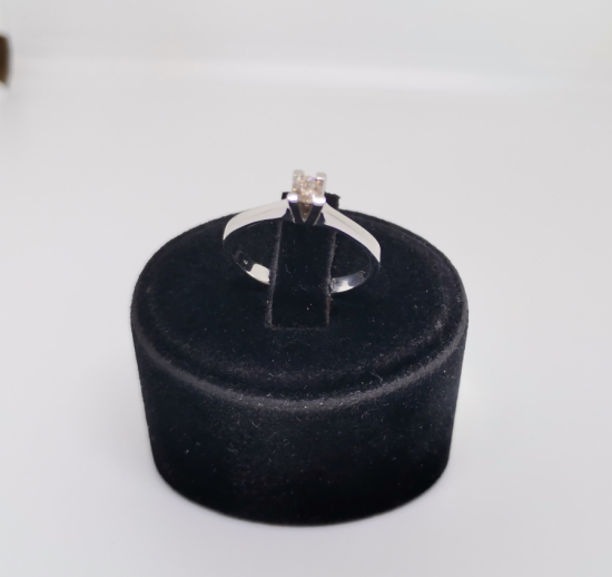 TEK TAŞ MODEL PIRLANTA YÜZÜK